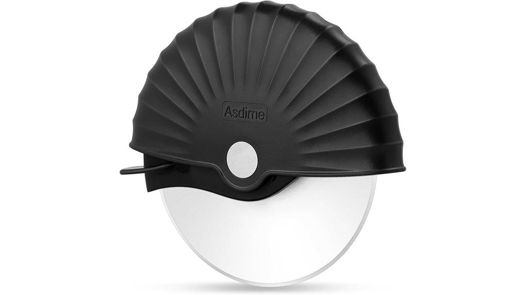 pizza wheel with cover